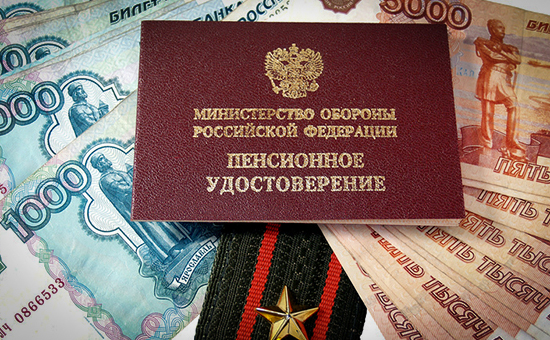 Работающий пенсионер платит в пенсионный фонд