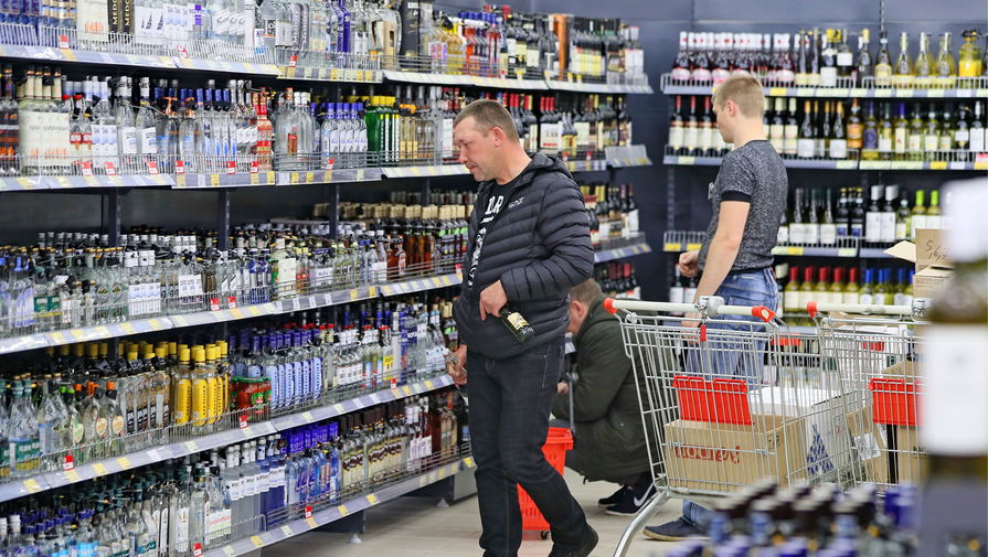 "Мужиков меньше стало": почему россияне реже пьют водку
