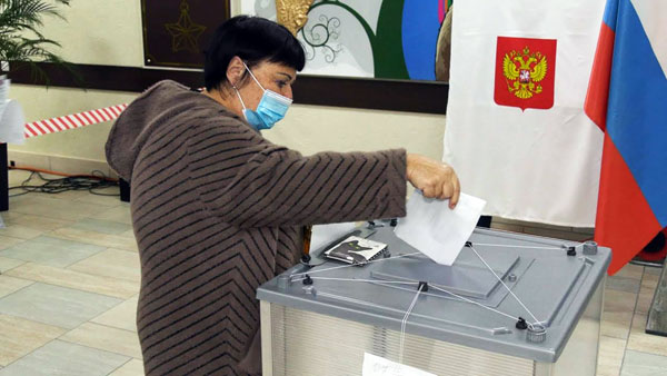 Второй день голосования начался в России