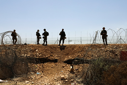 Солдаты Израиля задержали двух жителей Газы с мешком гранат