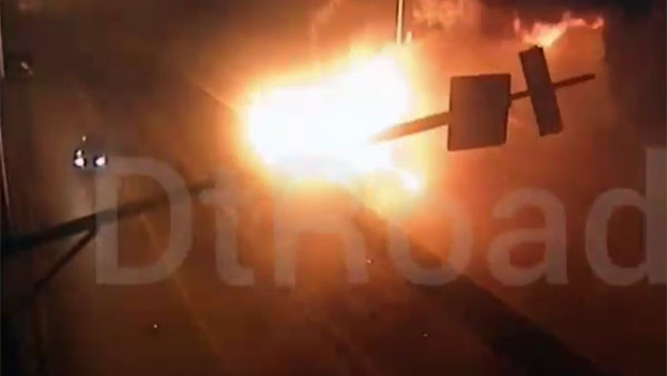 Водитель спорткара сгорел в машине после ДТП в Москве