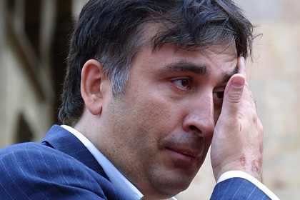 Упавшего в обморок Саакашвили решили перевезти в военный госпиталь