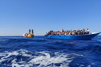Десятки мигрантов утонули в Средиземном море на пути в Европу