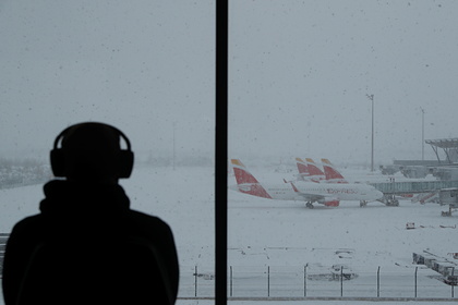 В Японии отменили более 230 авиарейсов из-за снегопада