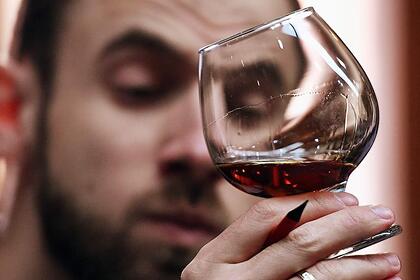 Россиян предупредили об опасности алкоголя при простуде, ОРВИ и COVID-19