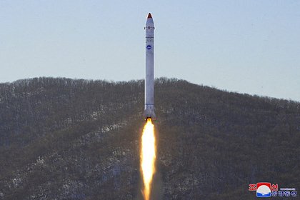 КНДР запустила две баллистические ракеты