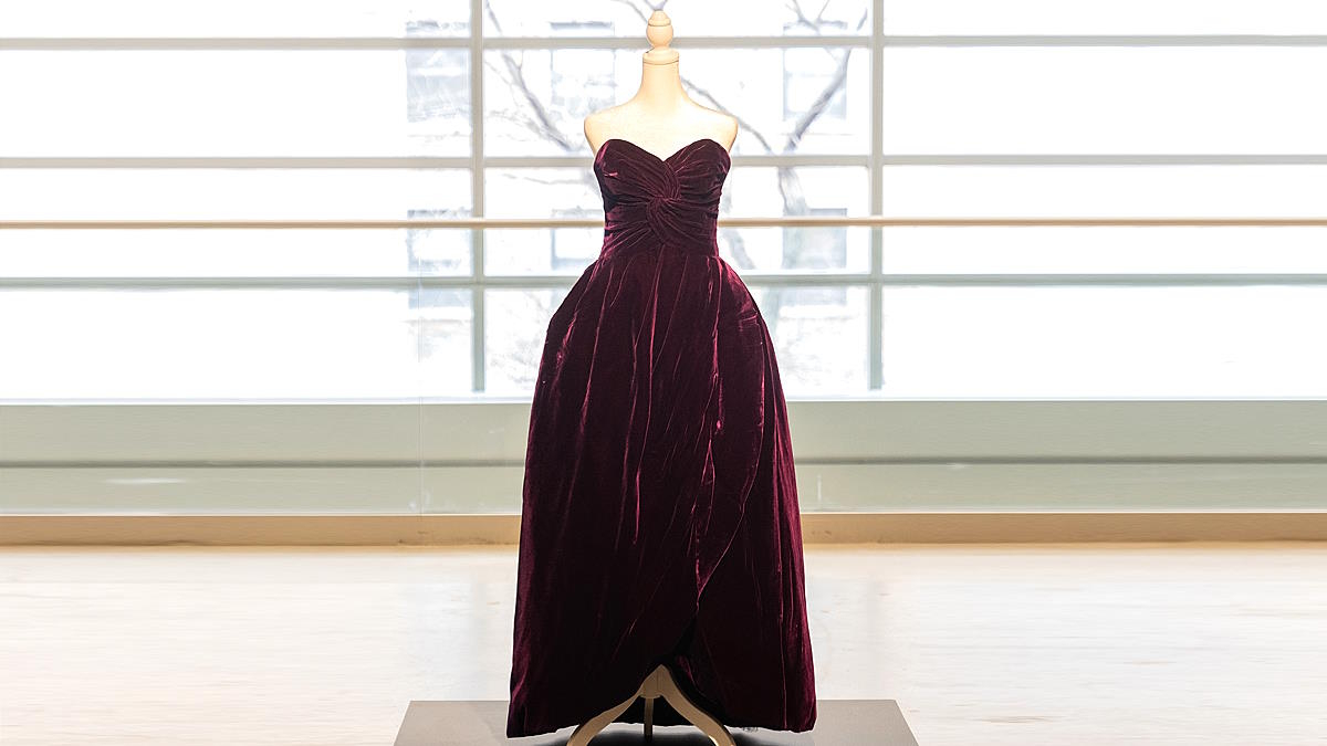 Платье принцессы Дианы продали за $604 800