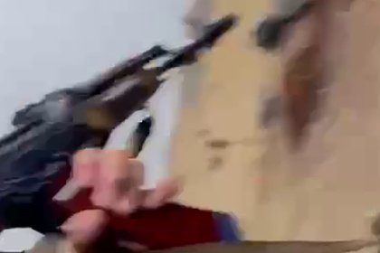 Появилось видео с попавшим под обстрел в ДНР репером Птахой