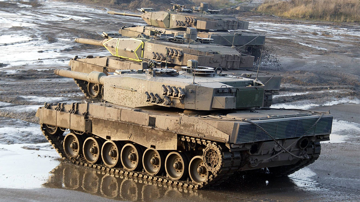 Spiegel: 18  Leopard 2     