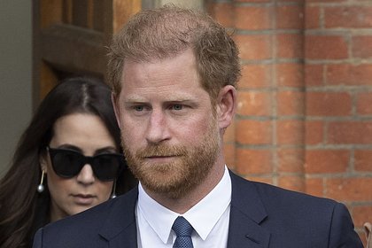 Британский принц обвинил королевскую семью в утаивании прослушки его телефона