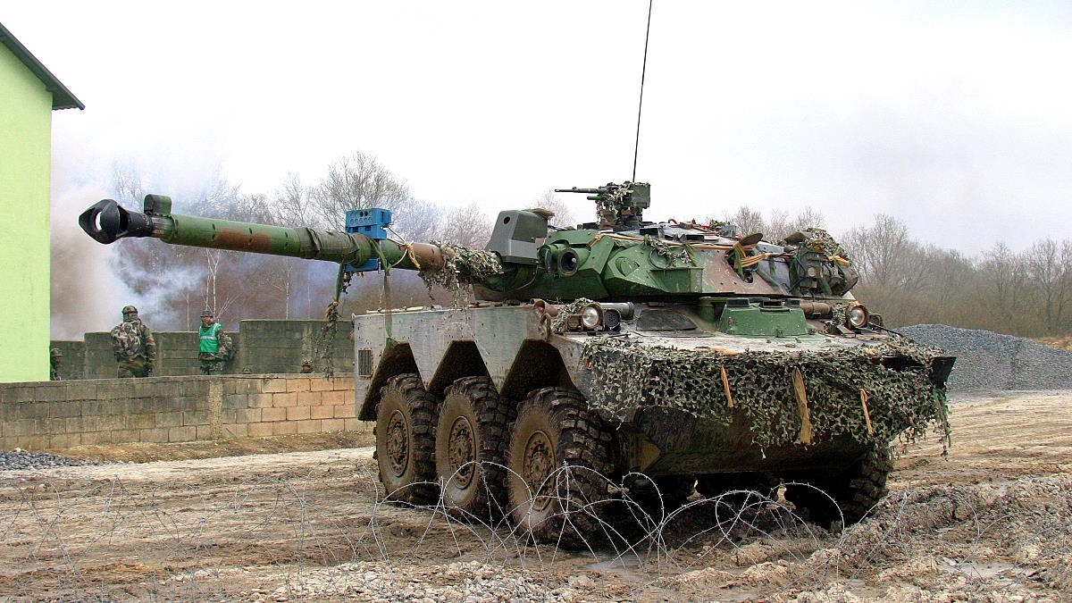 BFM: Париж передаст Киеву еще десятки бронемашин и колесных танков