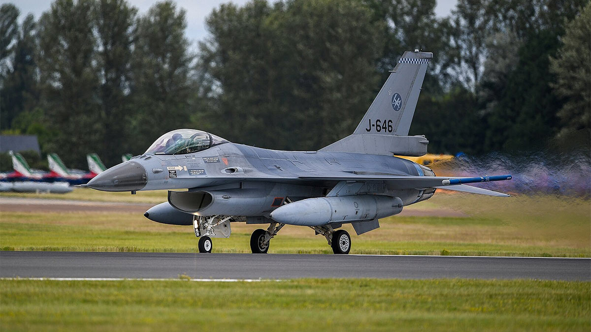   ,      F-16  