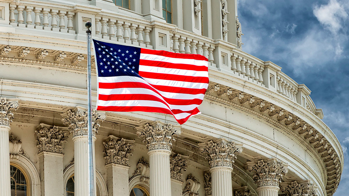 Сенат США принял законопроект о повышении "потолка"госдолга