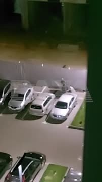 В Москве строители дома компании «ПИК» уронили плиту на припаркованные машины