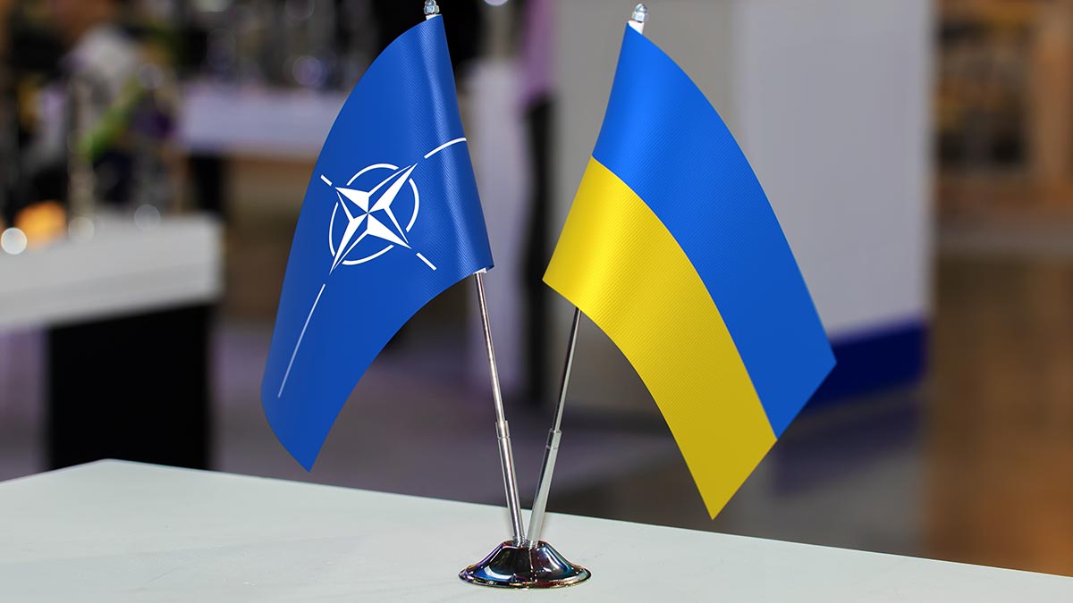 В Киеве заявили, что Зеленский не поедет на саммит НАТО, если страну не пригласят в Альянс