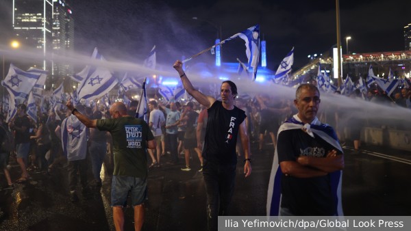 Times of Israel сообщила о применении израильской полицией водометов против демонстрантов в Тель-Авиве