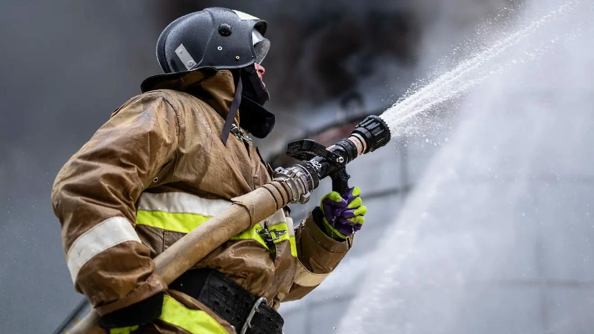 ТАСС: из-за пожара из здания в центре Москвы эвакуировали 40 человек