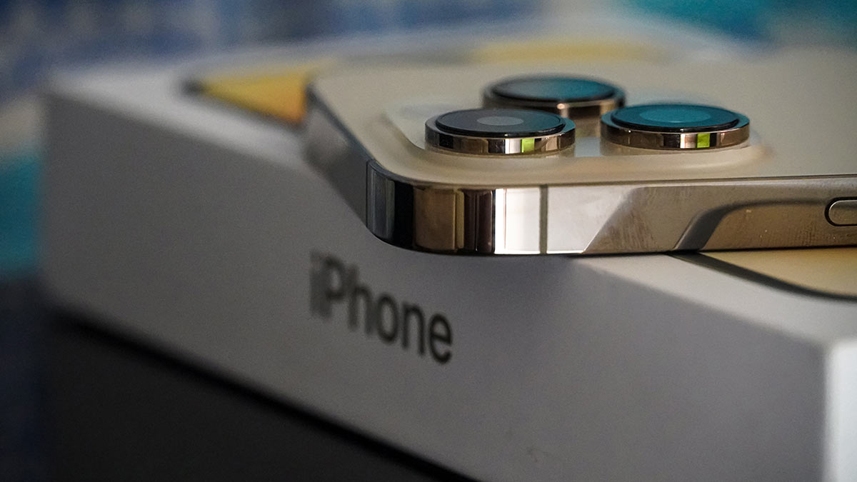 Bloomberg: Apple   iPhone 15  