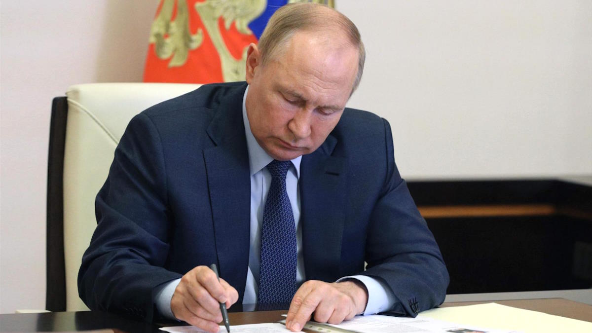 Путин присвоил звание "Город трудовой доблести"Находке и еще 9 городам