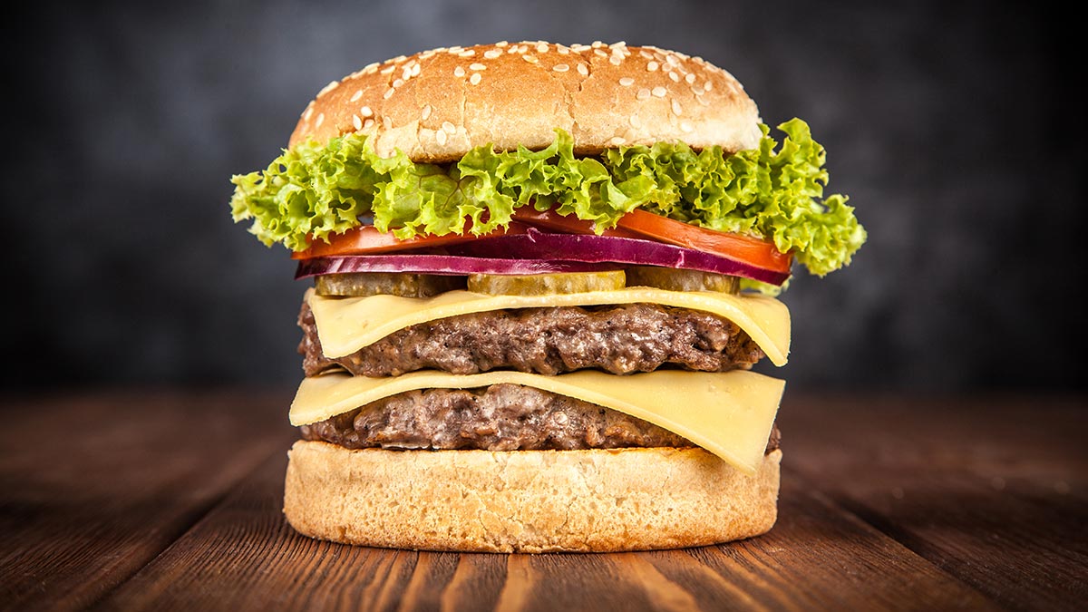 Какой сегодня праздник: 15 сентября –День двойного чизбургера