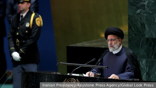 Президент Ирана Раиси: Поставки Западом оружия Киеву затягивают конфликт на Украине