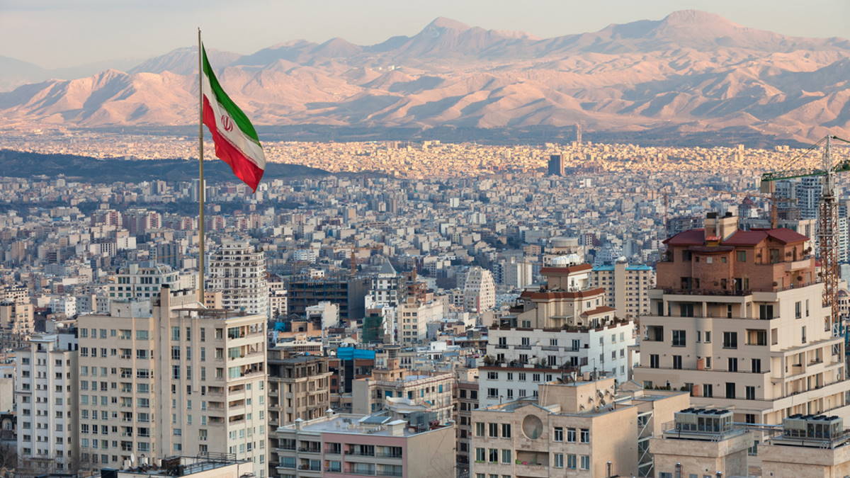 Иран заявил об обезвреживании 30 бомб в Тегеране