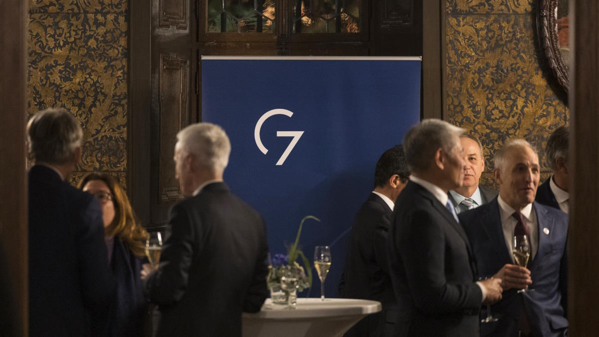 Bloomberg:   G7     -