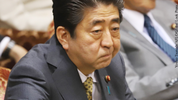 Рейтинг кабмина Японии во главе с Абэ обвалился