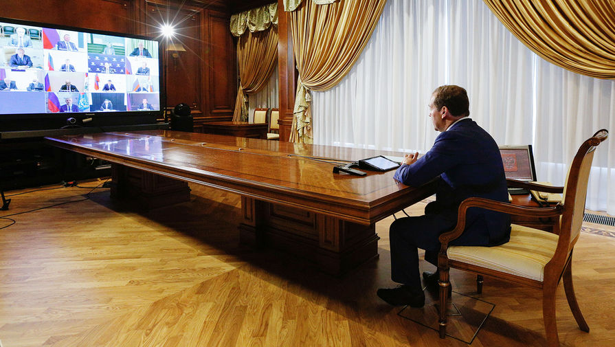 Вертолетные деньги: Медведев предложил ввести в России базовый доход