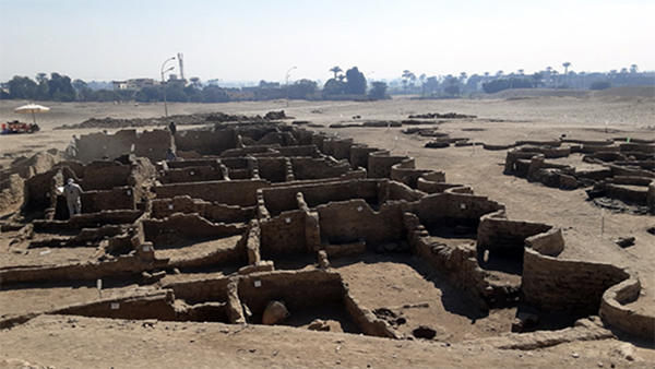 Египетские археологи нашли затерянный в песках «Золотой город»