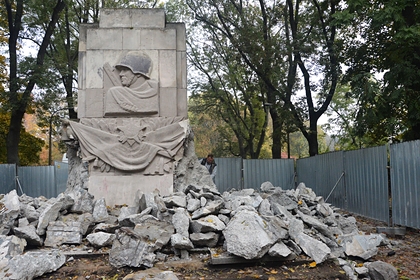 Названо число снесенных памятников советским солдатам в Польше
