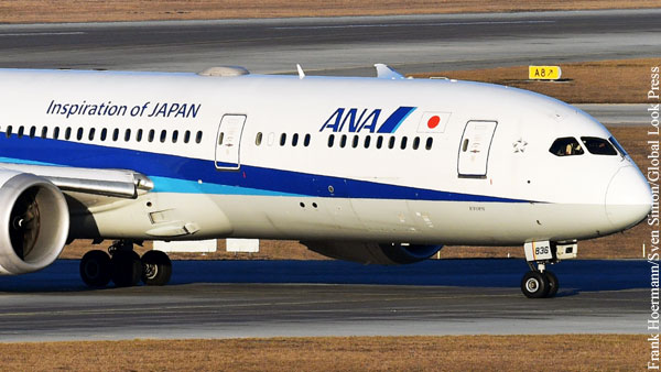 Летевший в Токио самолет экстренно сел в Новосибирске из-за инсульта пилота