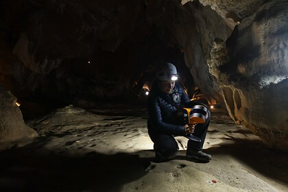 Добровольцы провели 40 дней в пещере без света и часов ради эксперимента