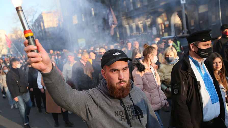 "Обнуление Зеленского": нацисты маршируют по улицам Киева