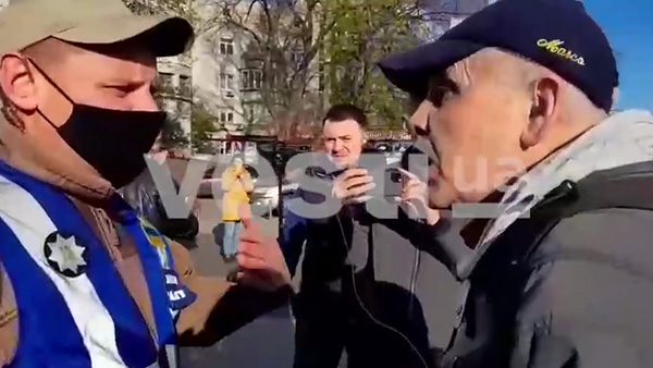 В Киеве мужчина попытался прогнать устроивших марш в честь дивизии «Галичина» нацистов