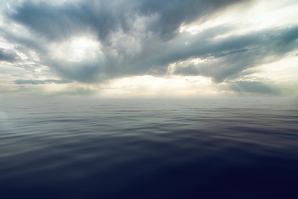 Трое рыбаков погибли и трое пропали во время шторма в Баренцевом море