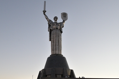 В Киеве захотели снять герб СССР с монумента «Родина-мать»