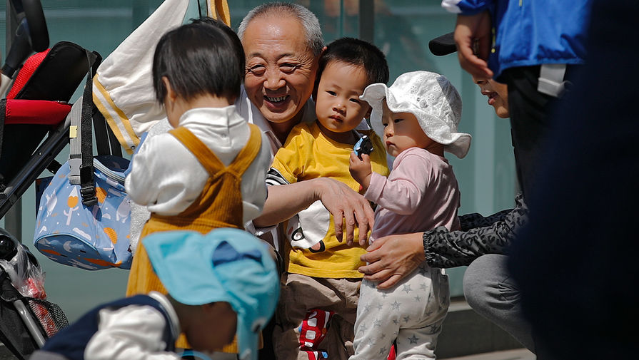 Китайцам разрешили рожать трех детей, но они уже не хотят