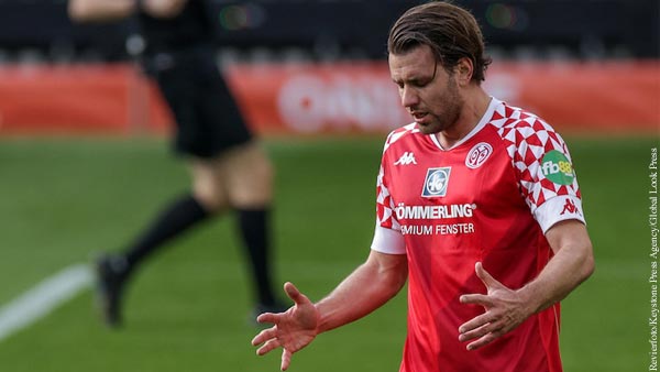 Венгерский футболист потерял сознание на игре против французов