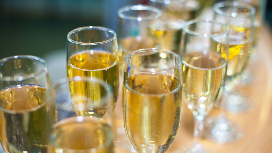 Алкогольные войны: останется ли в магазинах только российское шампанское