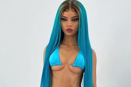 Модель приняли за куклу из-за неестественного тела в рекламе бикини