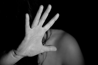 Женщина проснулась от изнасилования «ужасным монстром» в собственной кровати