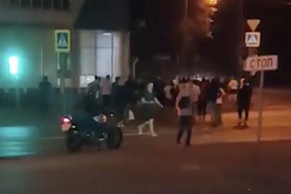 Около сотни мигрантов в Москве устроили массовую драку и попали на видео