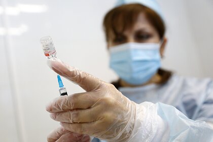 Россиянам объяснили причины временного медотвода от прививки против COVID-19
