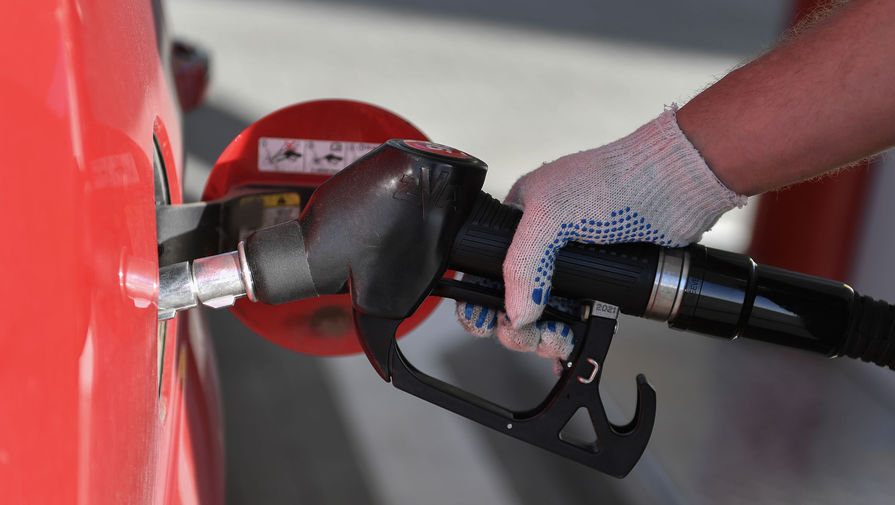 "Остается только замотать шланги": почему резко подорожал бензин