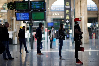 Десятки поездов остановились на путях во Франции из-за обвала грунта