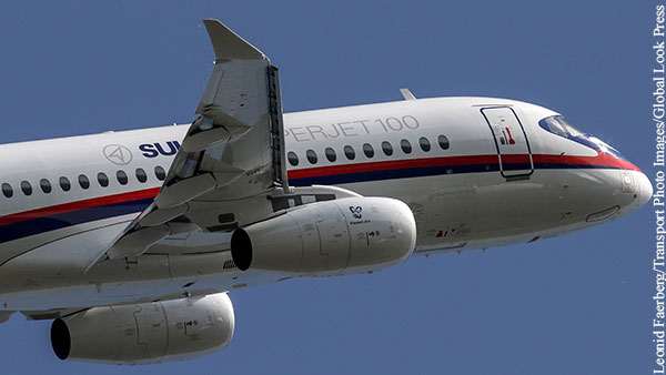 SSJ 100 подал сигнал тревоги и экстренно сел в Казани