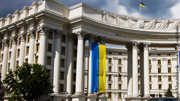 Киев потребовал от России не «наступать на свободу» Белоруссии