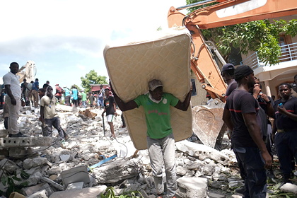 Число погибших во время землетрясения на Гаити увеличилось