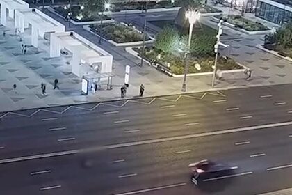 Смертельная авария с перебегающим дорогу мужчиной и BMW в Москве попала на видео